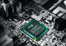 Old Intel computer processor