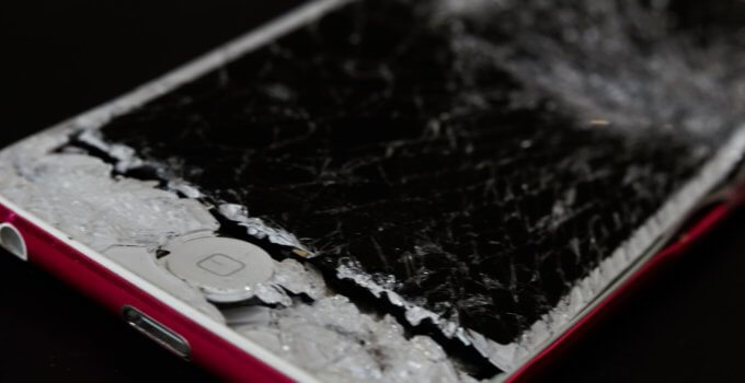 Severely broken white iPhone 5c. Protect your smartphone!