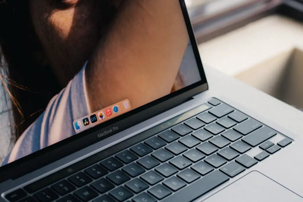 MacBook Pro 2020 13" M1 business laptop